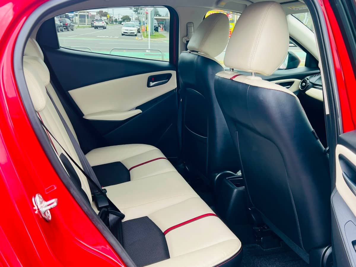 2015 Mazda Demio photo 9