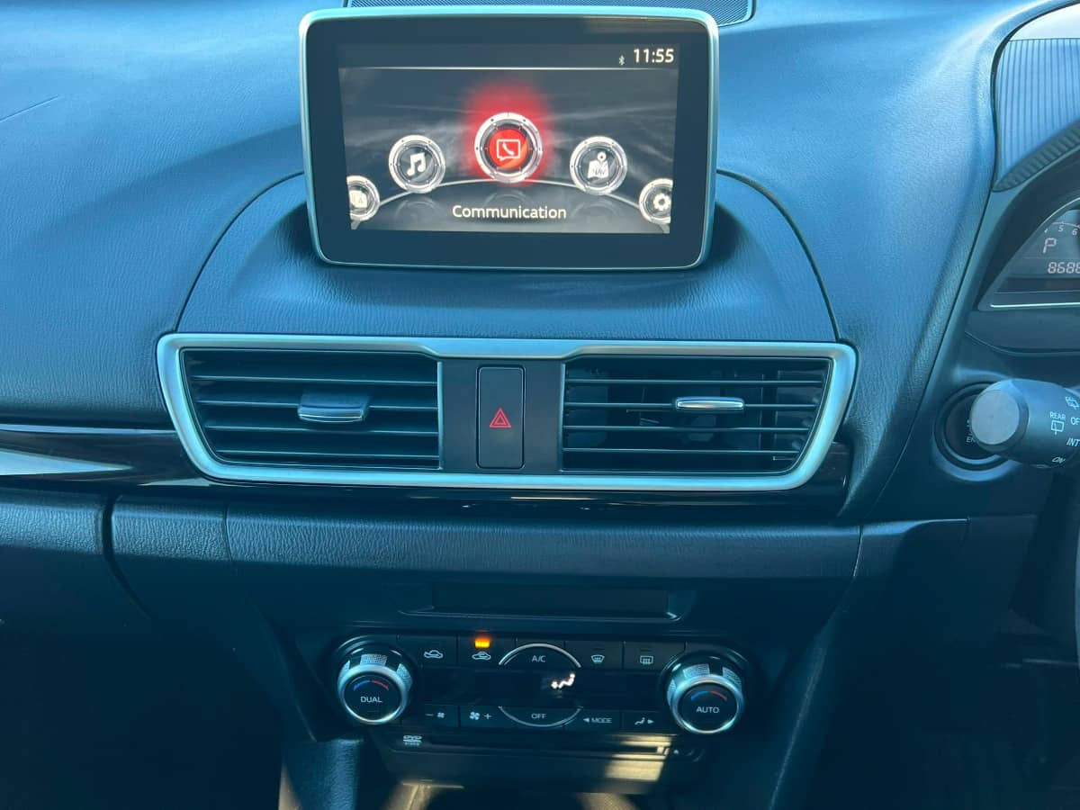 2015 Mazda Axela photo 13