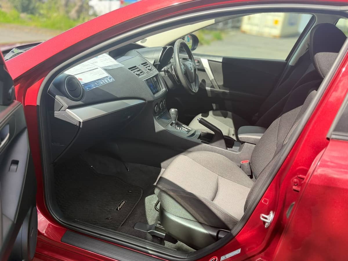 2013 Mazda Axela photo 12