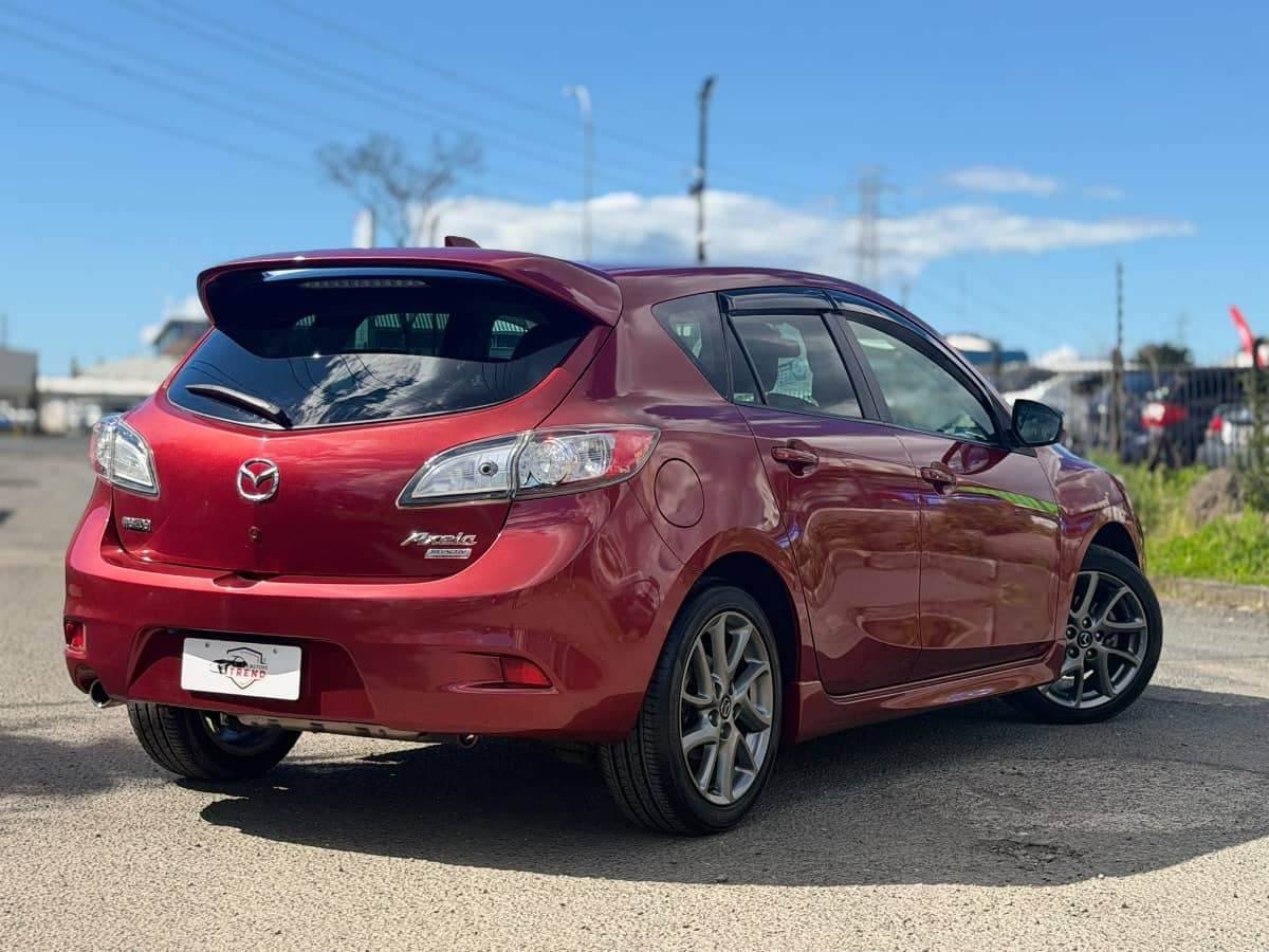2013 Mazda Axela photo 2