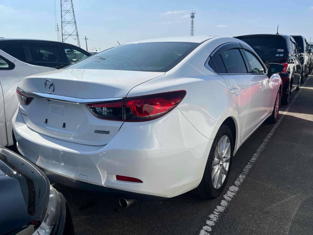 2013 Mazda Atenza photo 2