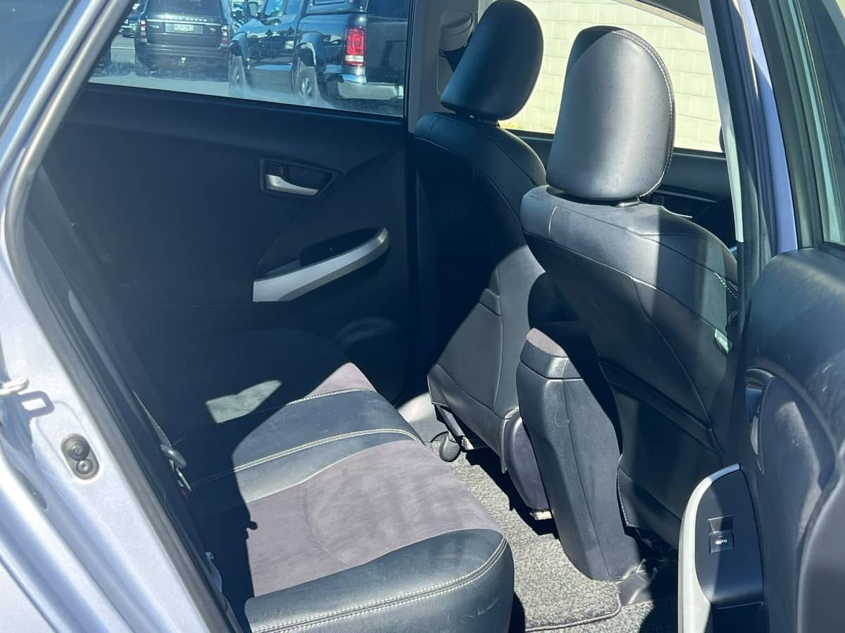2015 Toyota Prius photo 9