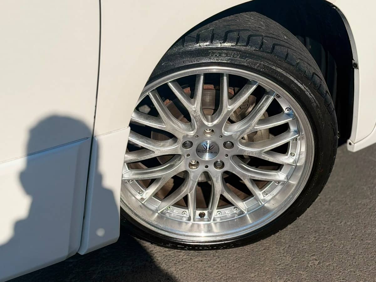 2013 Toyota Alphard photo 16
