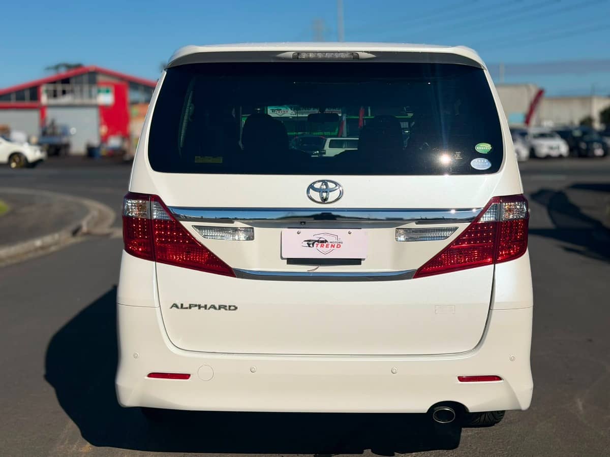 2013 Toyota Alphard photo 6