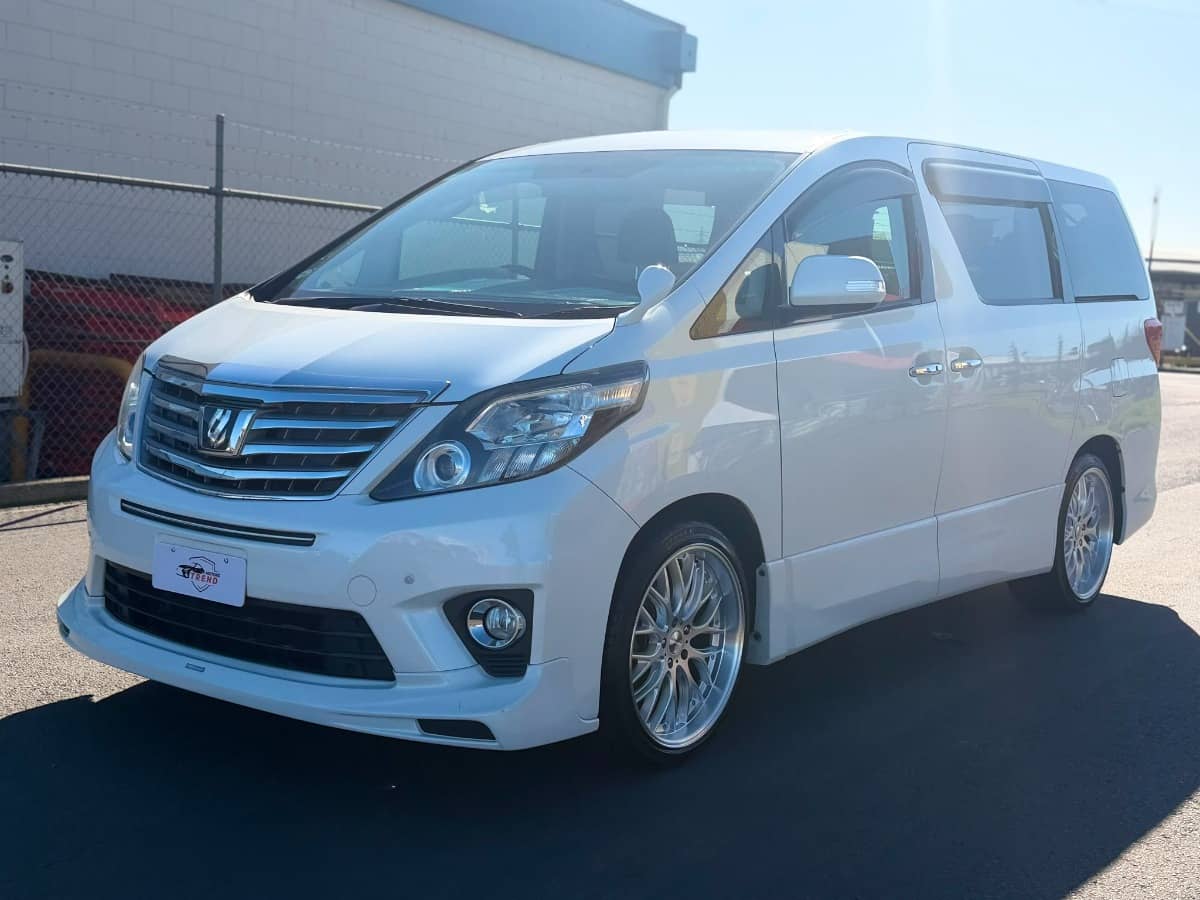 2013 Toyota Alphard photo 3