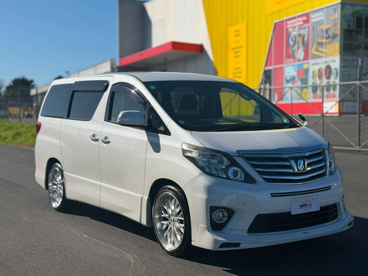 2013 Toyota Alphard photo 5