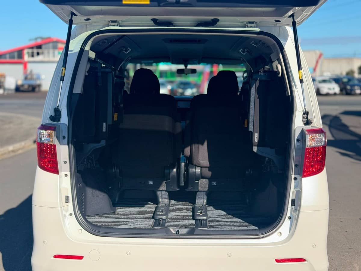 2013 Toyota Alphard photo 8
