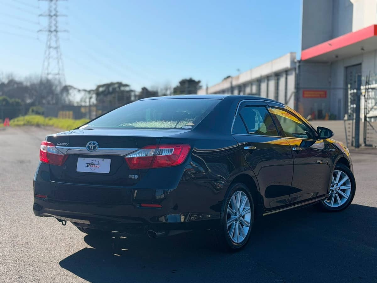 2014 Toyota Camry photo 2