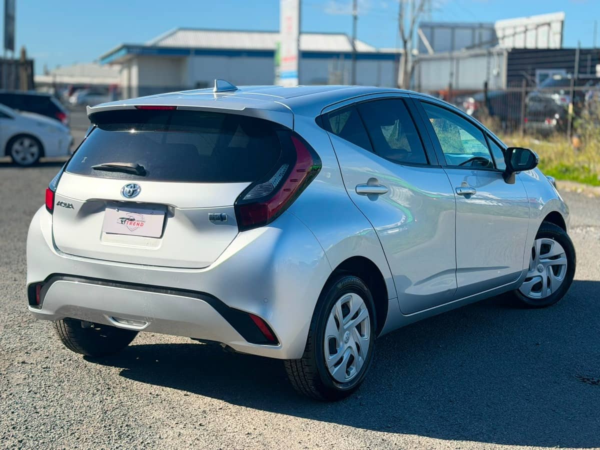 2021 Toyota Aqua photo 2