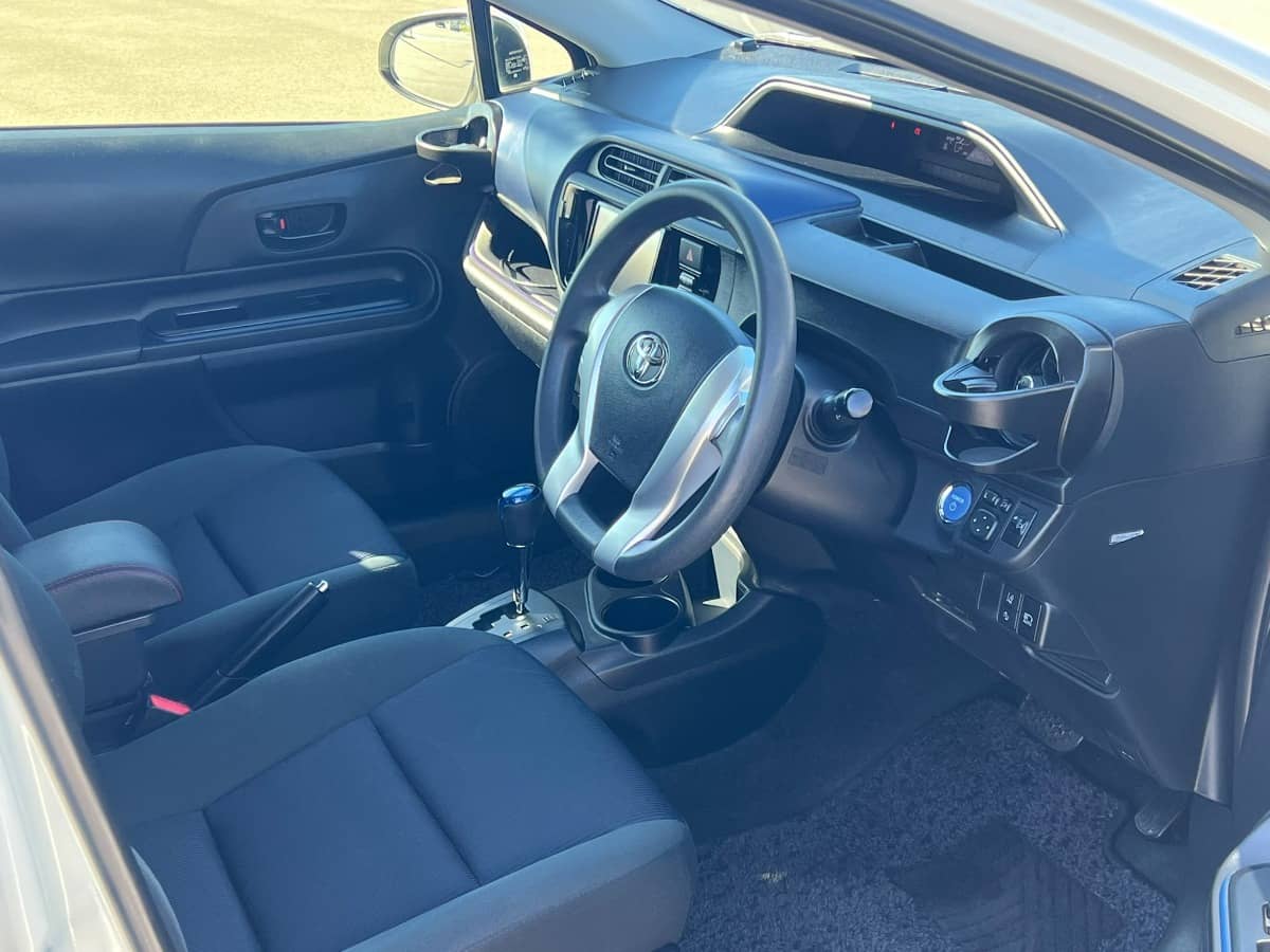 2016 Toyota Aqua photo 9