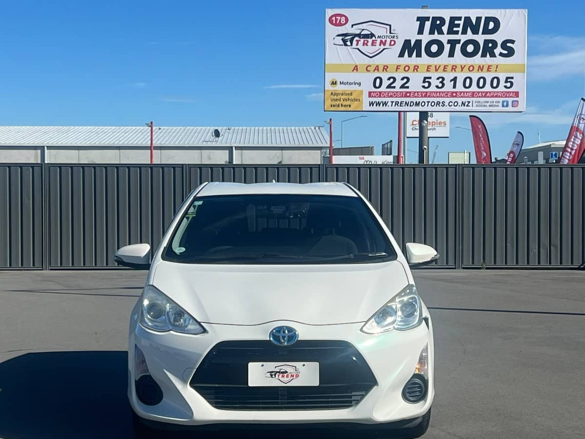 2016 Toyota Aqua photo 2