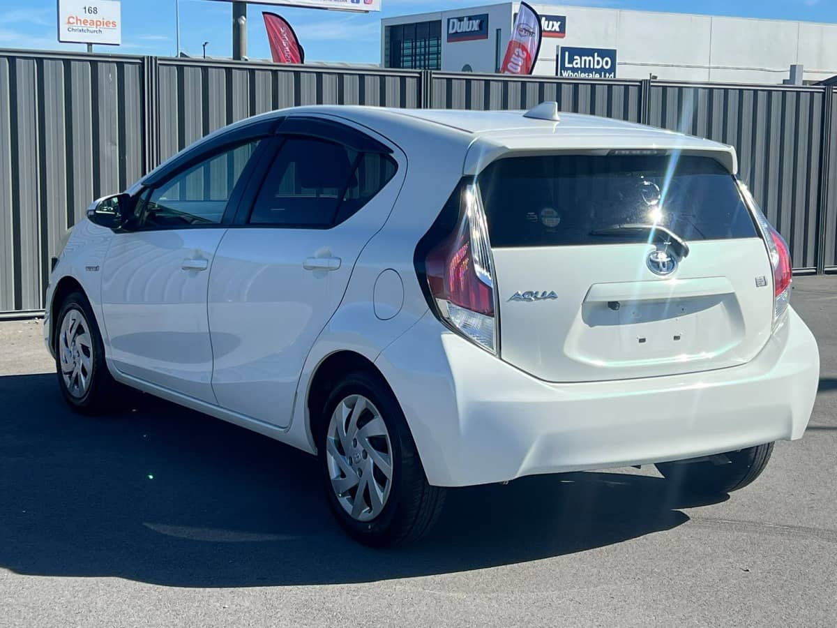 2016 Toyota Aqua photo 4