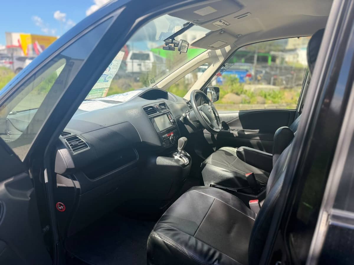 2013 Nissan Serena photo 10