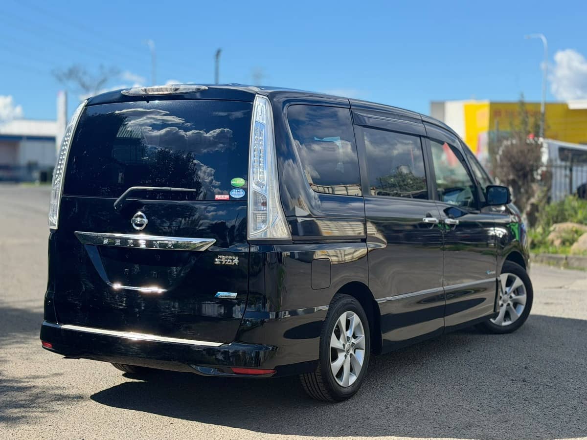 2013 Nissan Serena photo 15