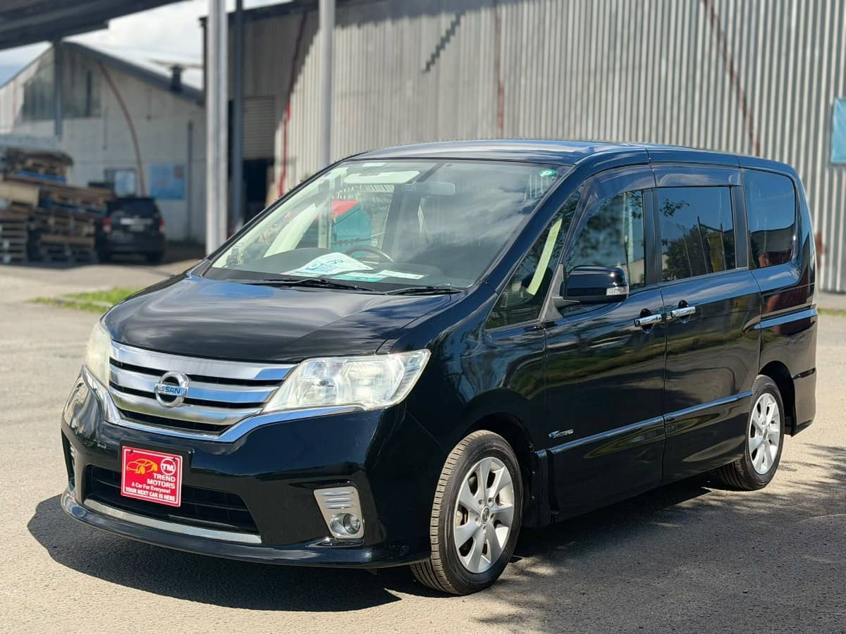 2013 Nissan Serena photo 3