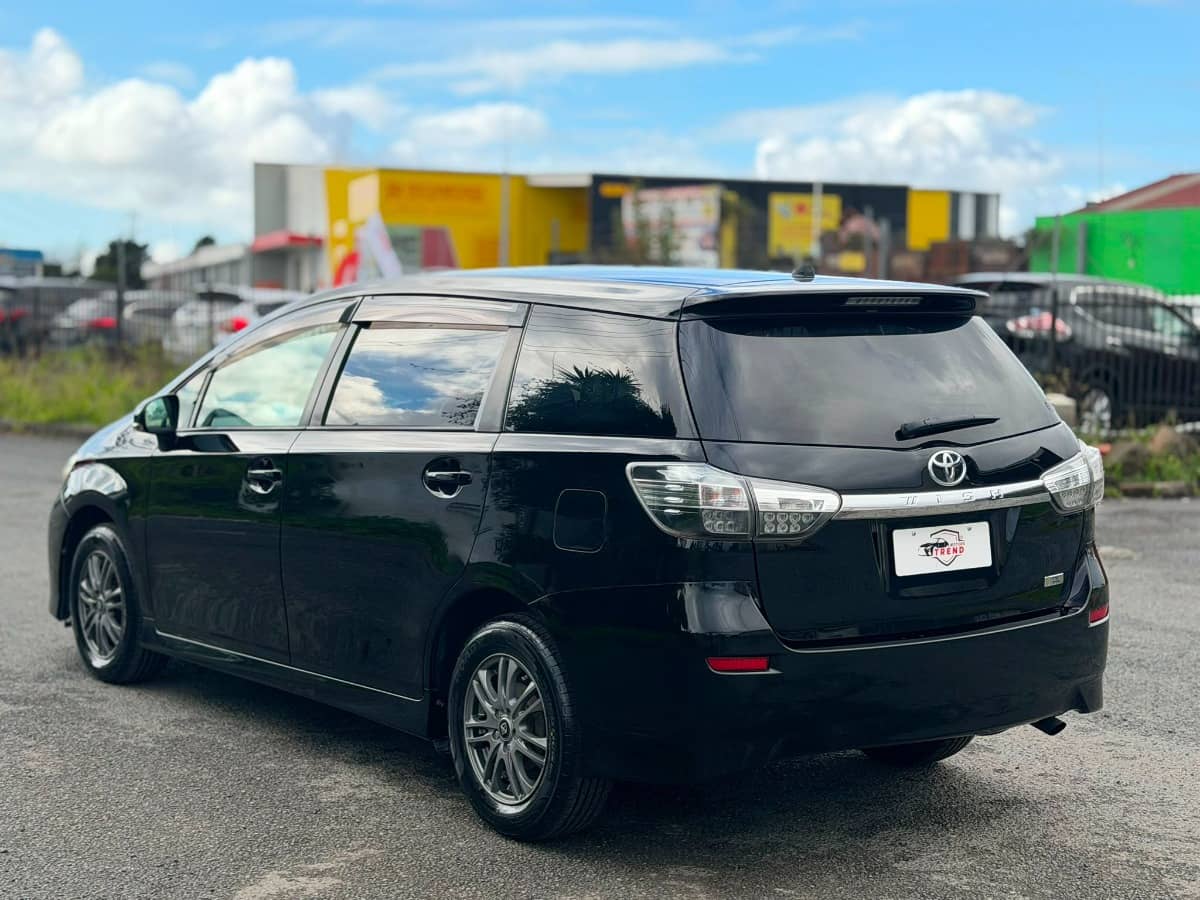 2012 Toyota Wish photo 6