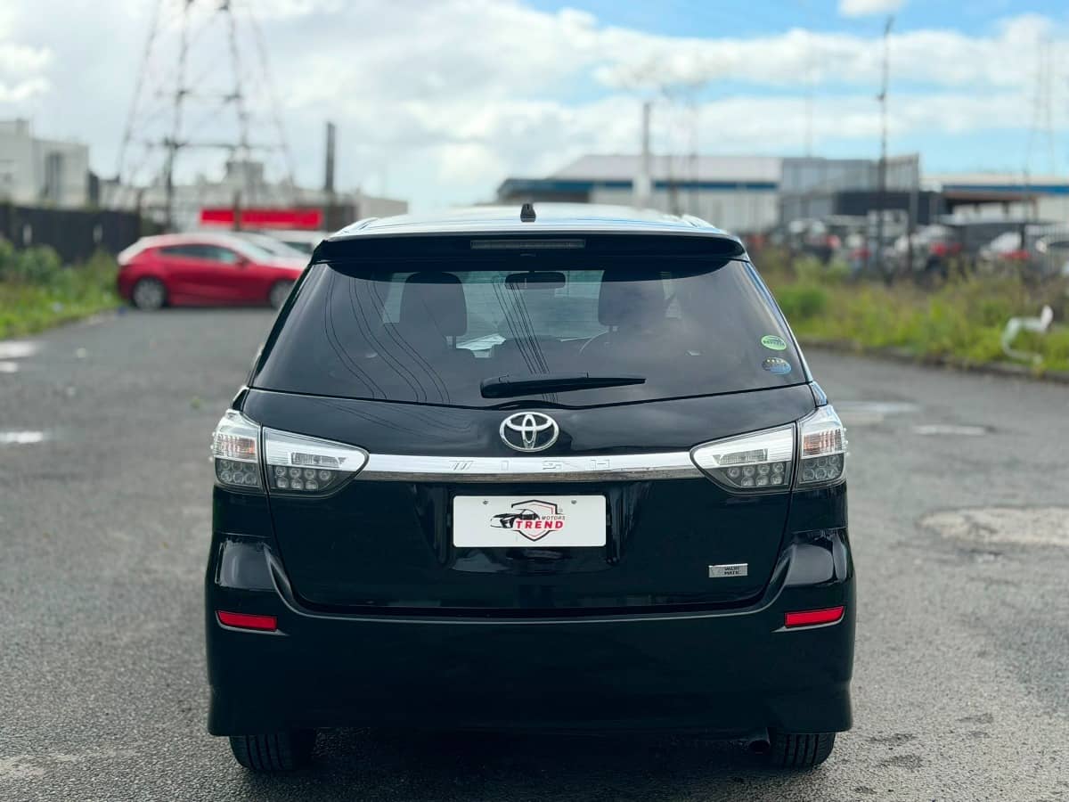 2012 Toyota Wish photo 8