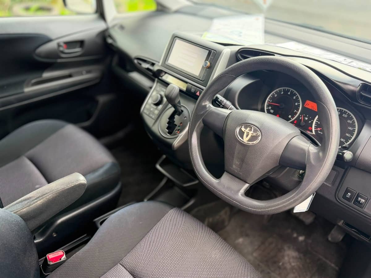 2012 Toyota Wish photo 13