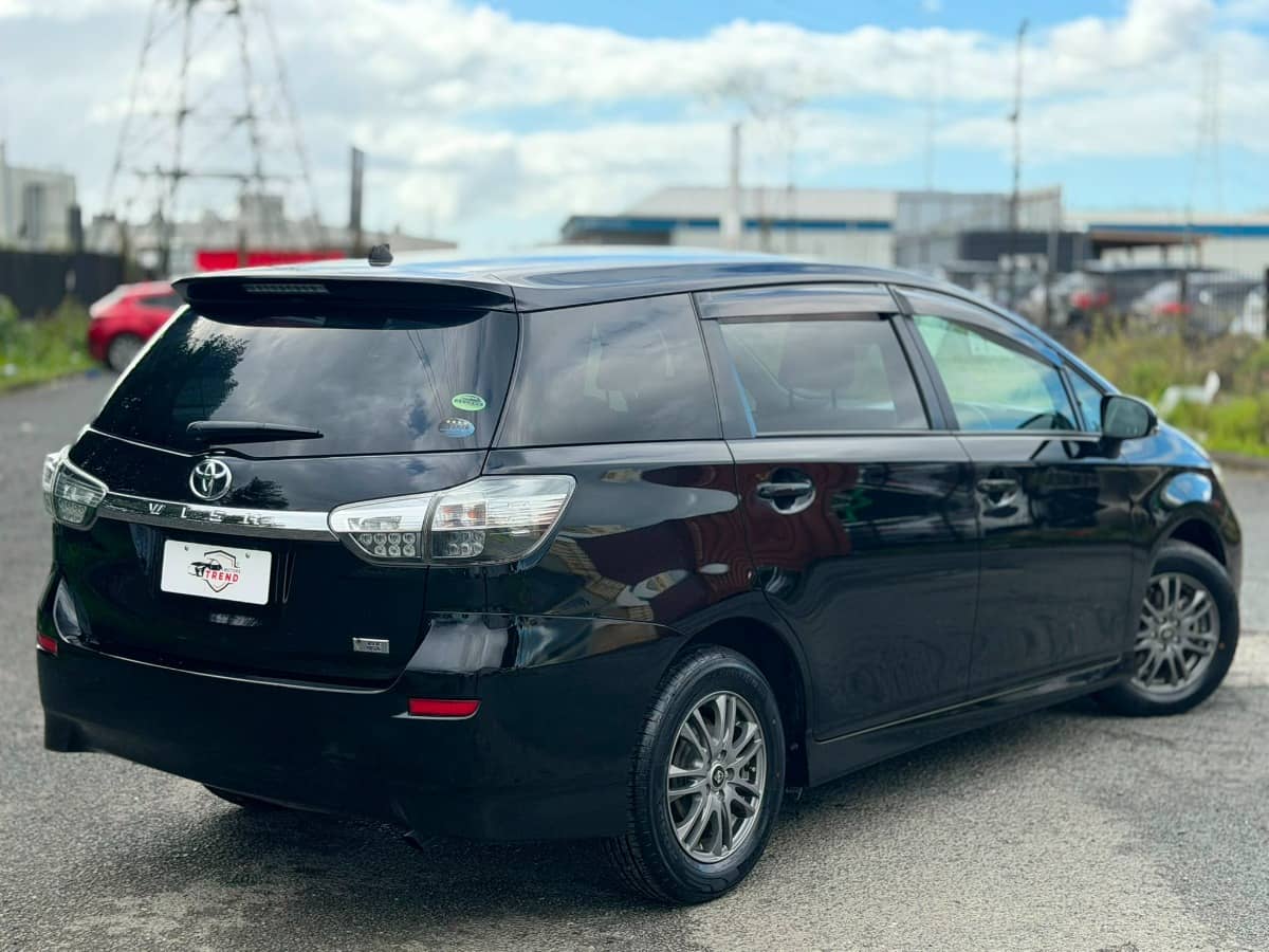 2012 Toyota Wish photo 2