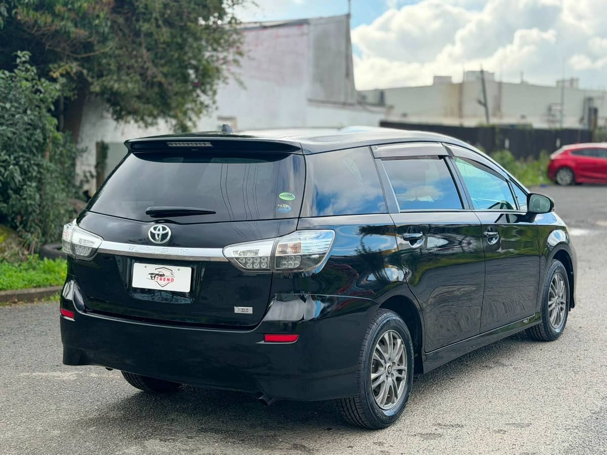 2012 Toyota Wish photo 4