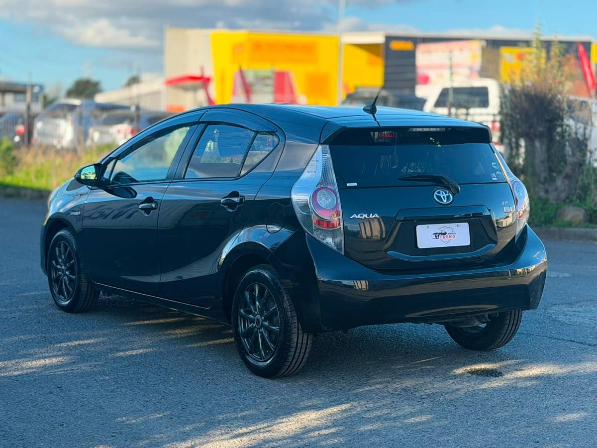 2014 Toyota Aqua photo 6