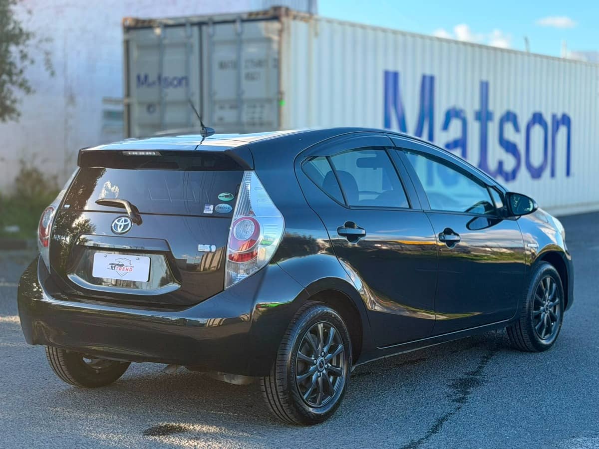 2014 Toyota Aqua photo 7