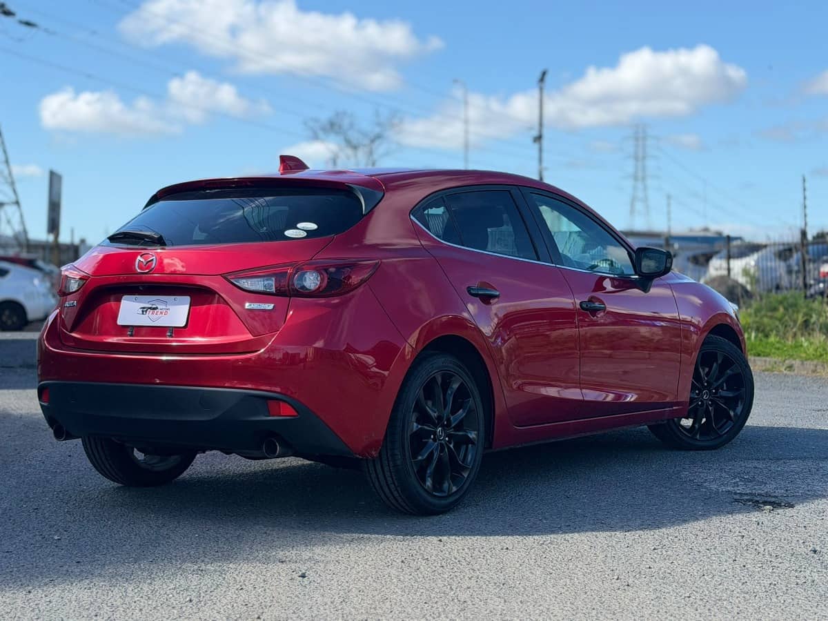 2014 Mazda Axela photo 2