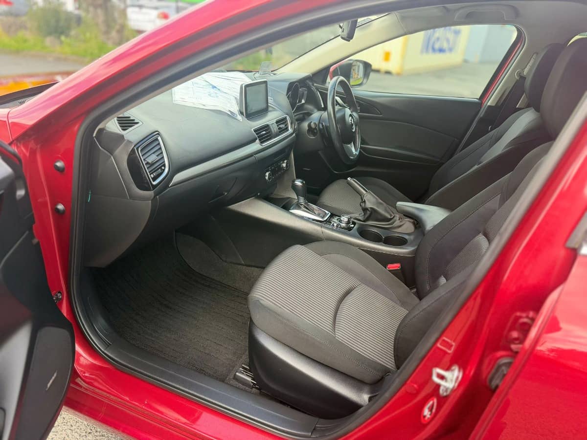 2014 Mazda Axela photo 10