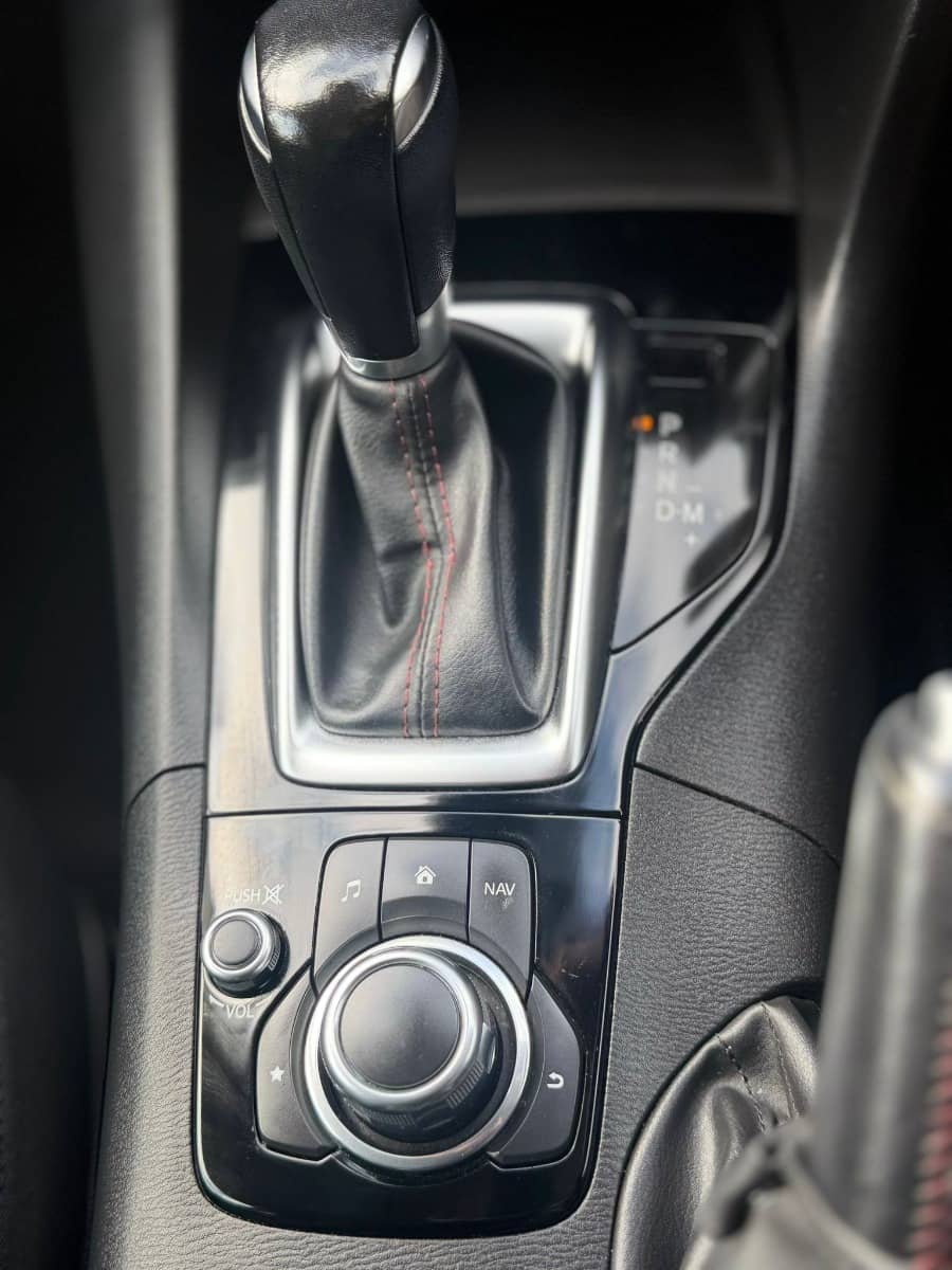 2014 Mazda Axela photo 17