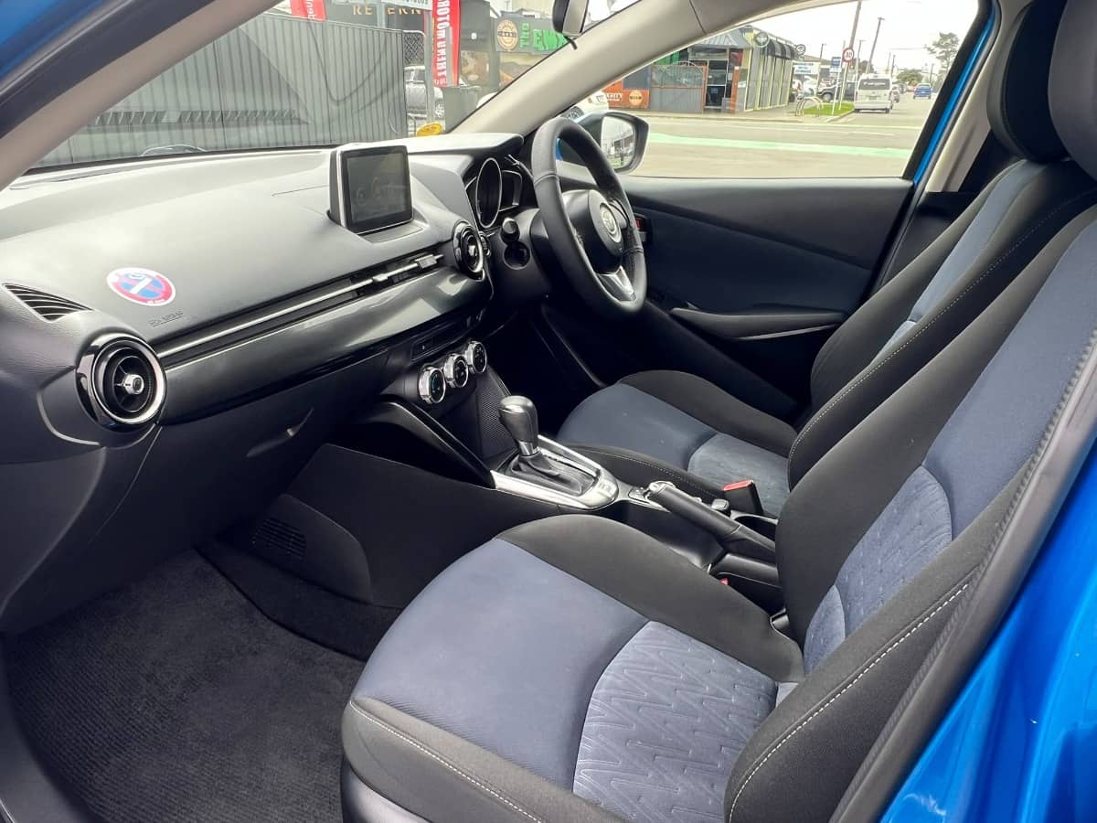 2016 Mazda Demio photo 10