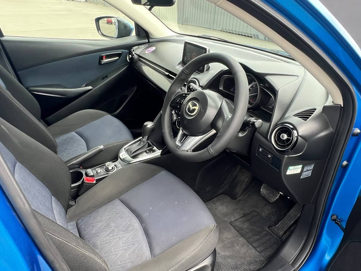 2016 Mazda Demio photo 8