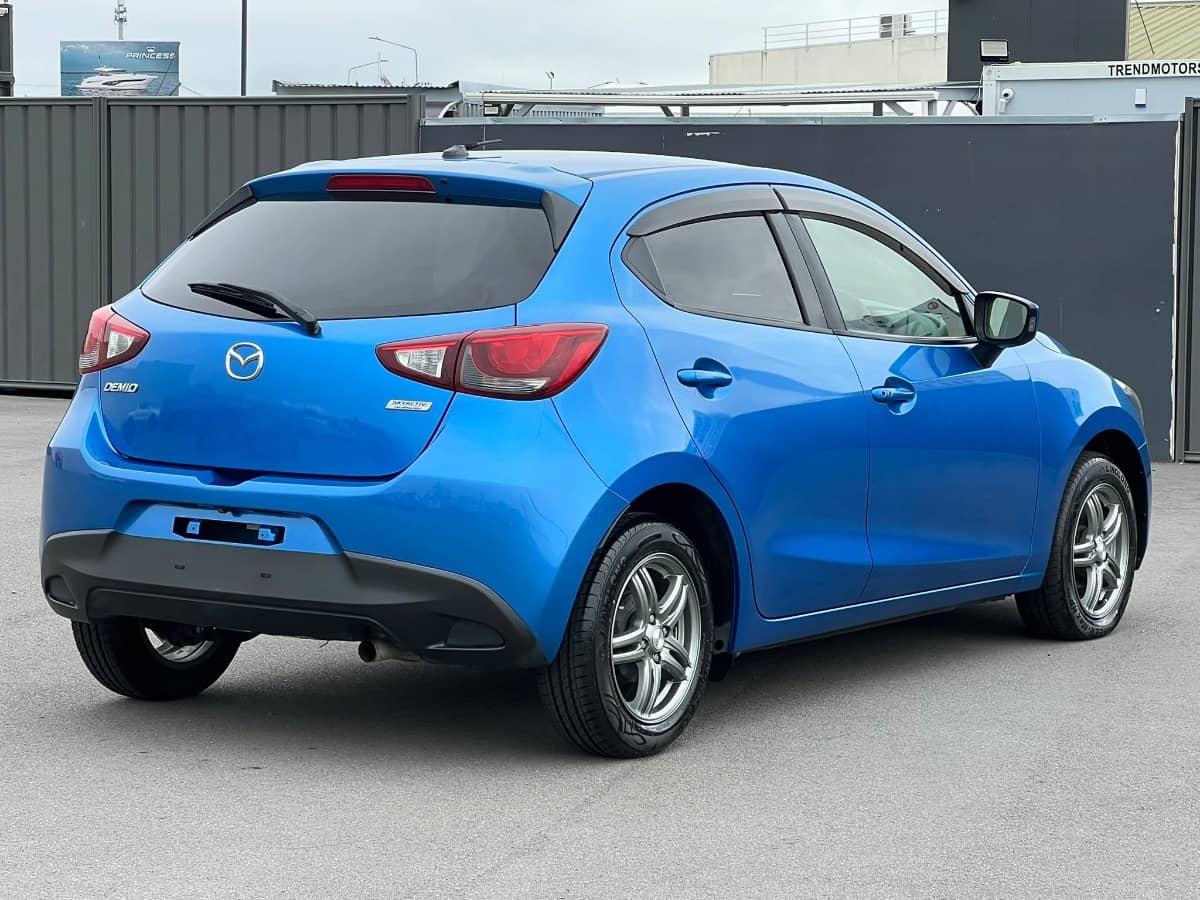 2016 Mazda Demio photo 5