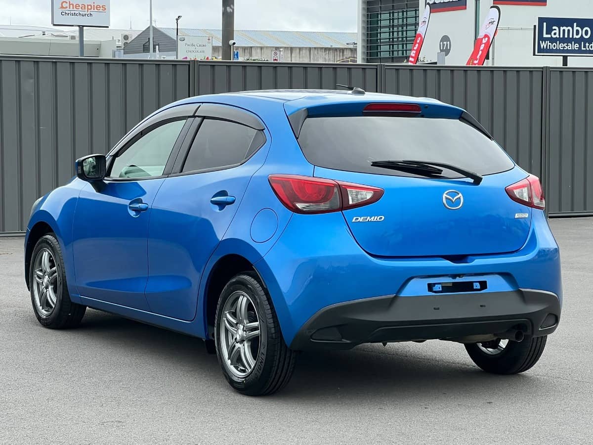2016 Mazda Demio photo 4