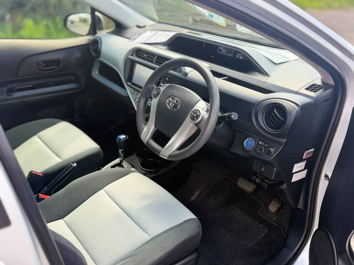 2014 Toyota Aqua photo 13