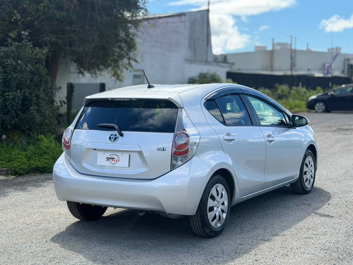 2014 Toyota Aqua photo 5