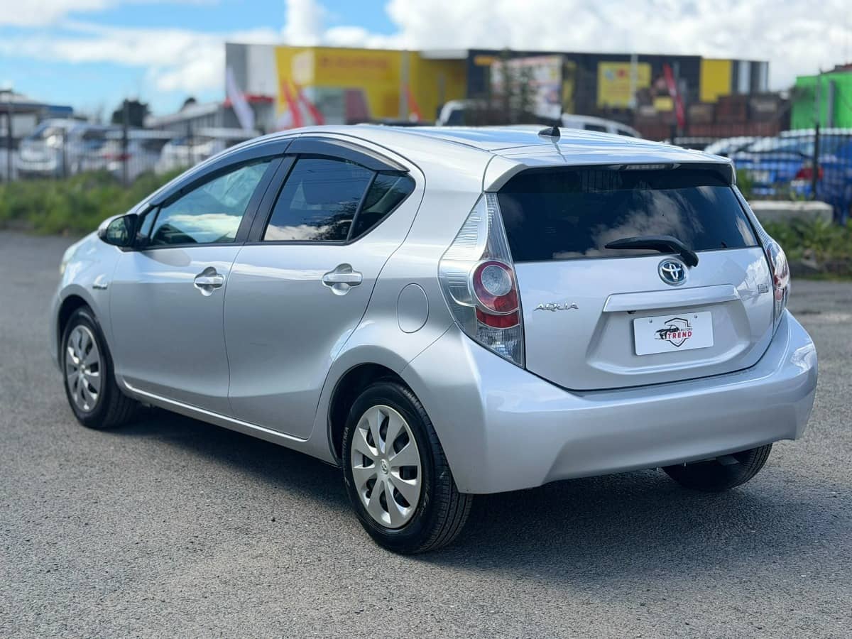 2014 Toyota Aqua photo 4