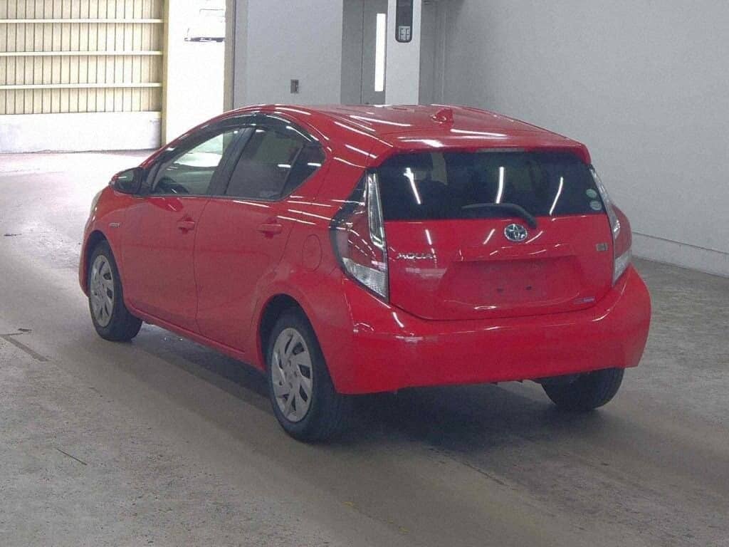 2015 Toyota Aqua photo 4