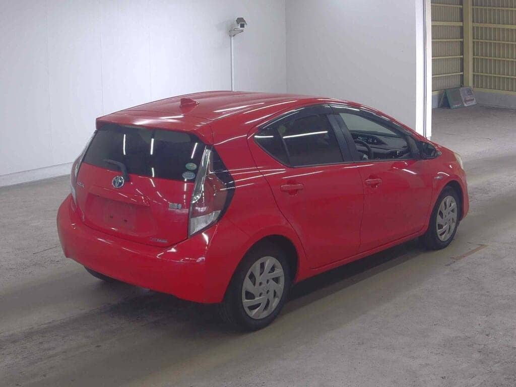 2015 Toyota Aqua photo 3