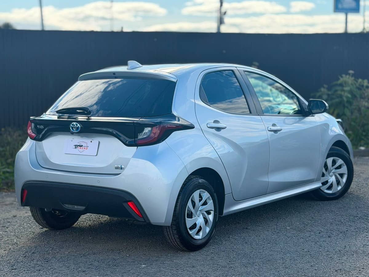 2021 Toyota Yaris photo 2