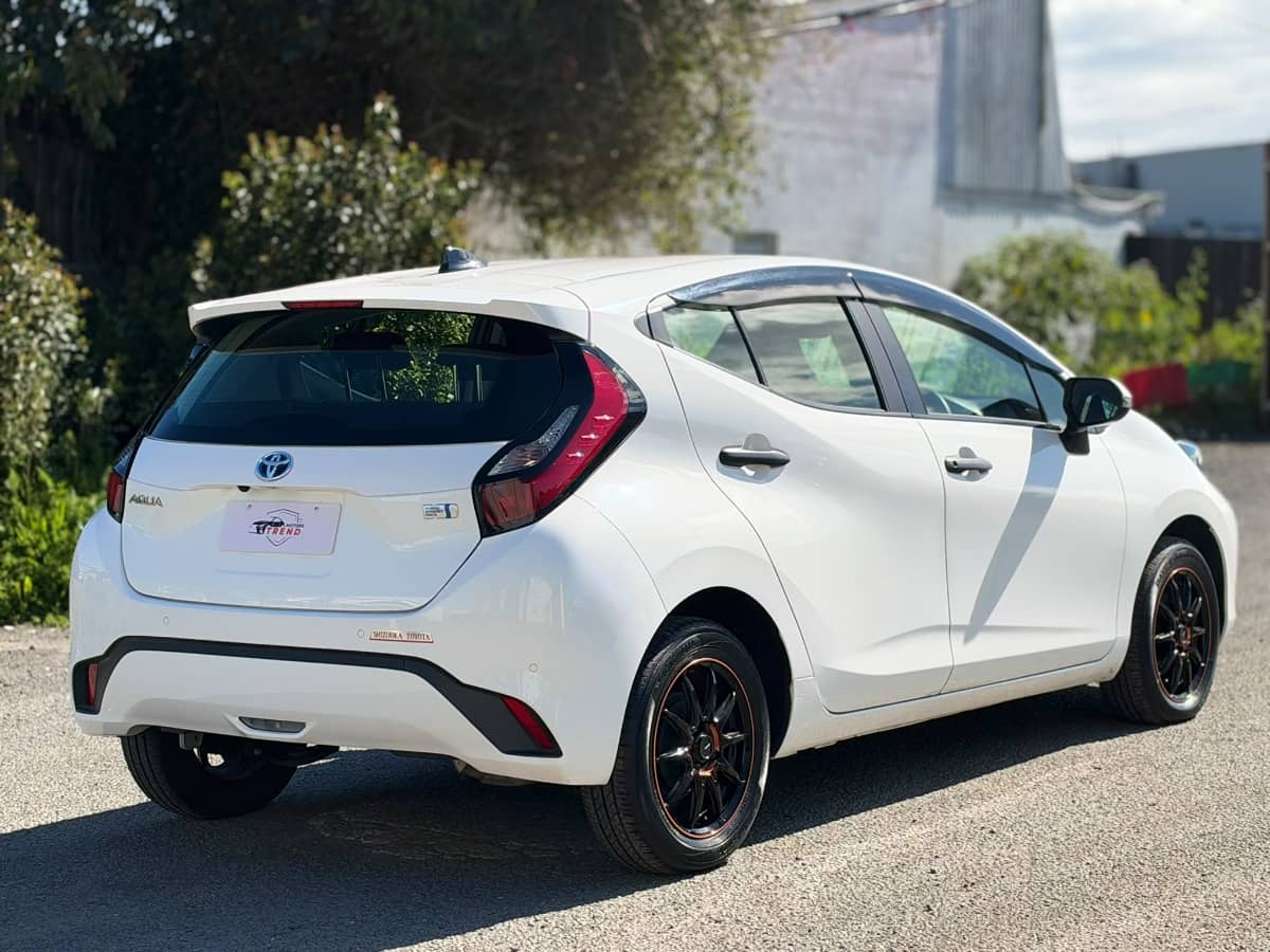 2023 Toyota Aqua photo 2