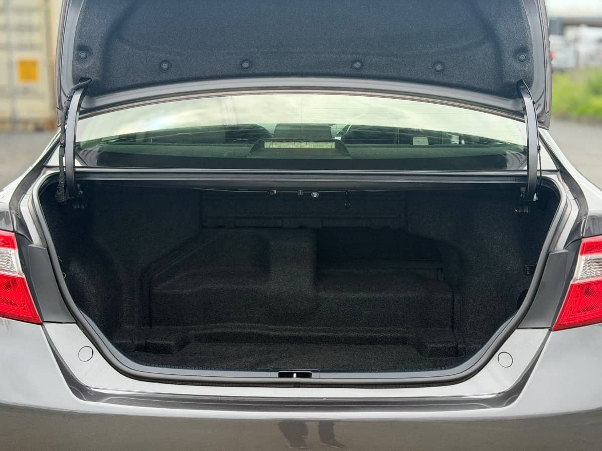2012 Toyota Camry photo 9
