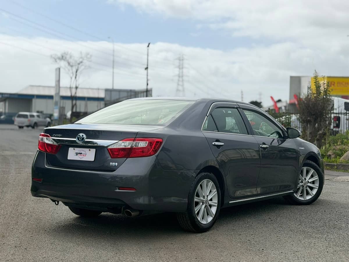 2012 Toyota Camry photo 2