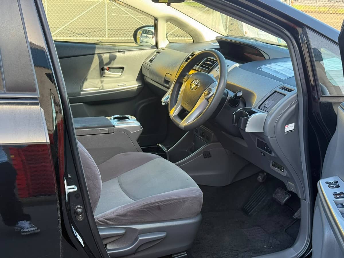 2012 Toyota Prius photo 10