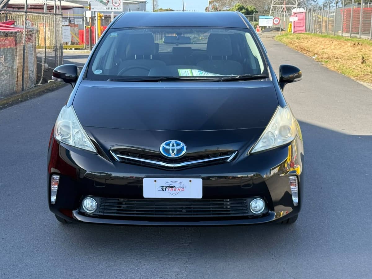2012 Toyota Prius photo 2
