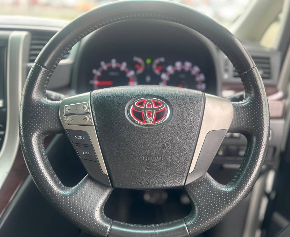 2013 Toyota Vellfire photo 14