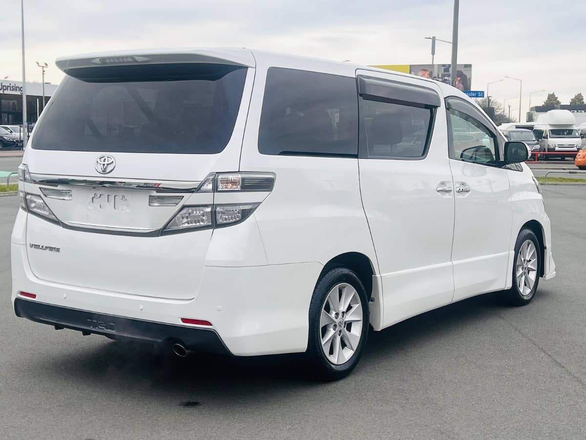 2013 Toyota Vellfire photo 4
