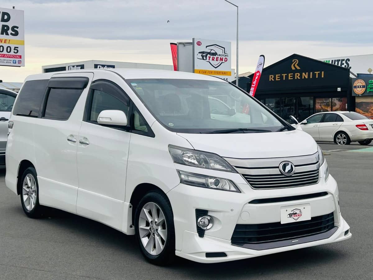 2013 Toyota Vellfire photo 3