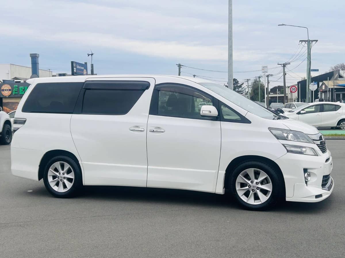 2013 Toyota Vellfire photo 8