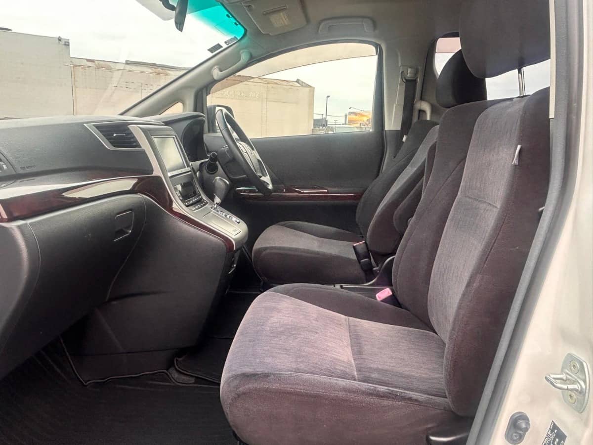 2013 Toyota Vellfire photo 11