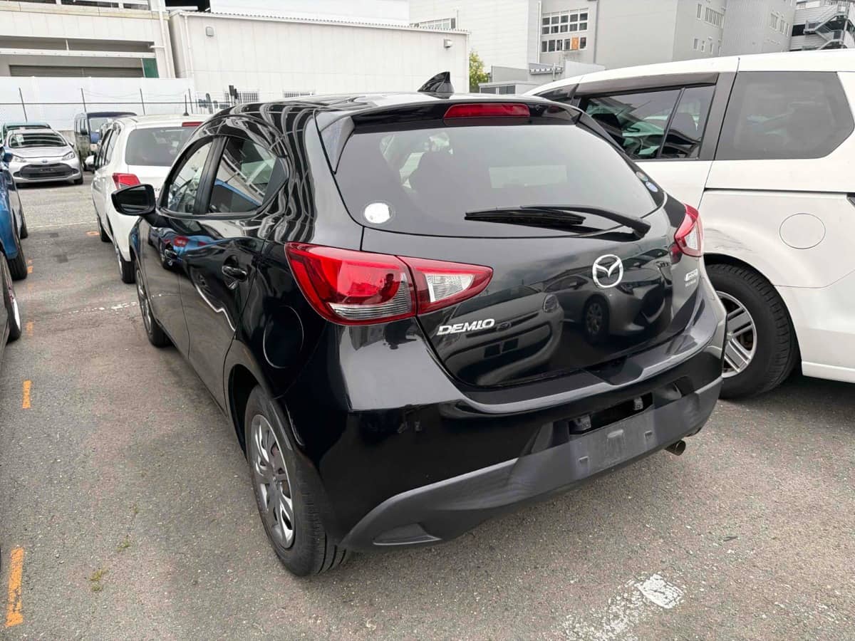 2017 Mazda Demio photo 9